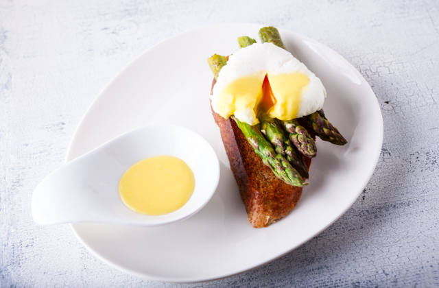 Poached egg and green asparagus on toast