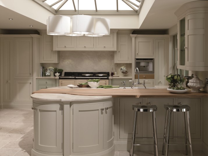 Shaker Kitchen with Curved Cupboards
